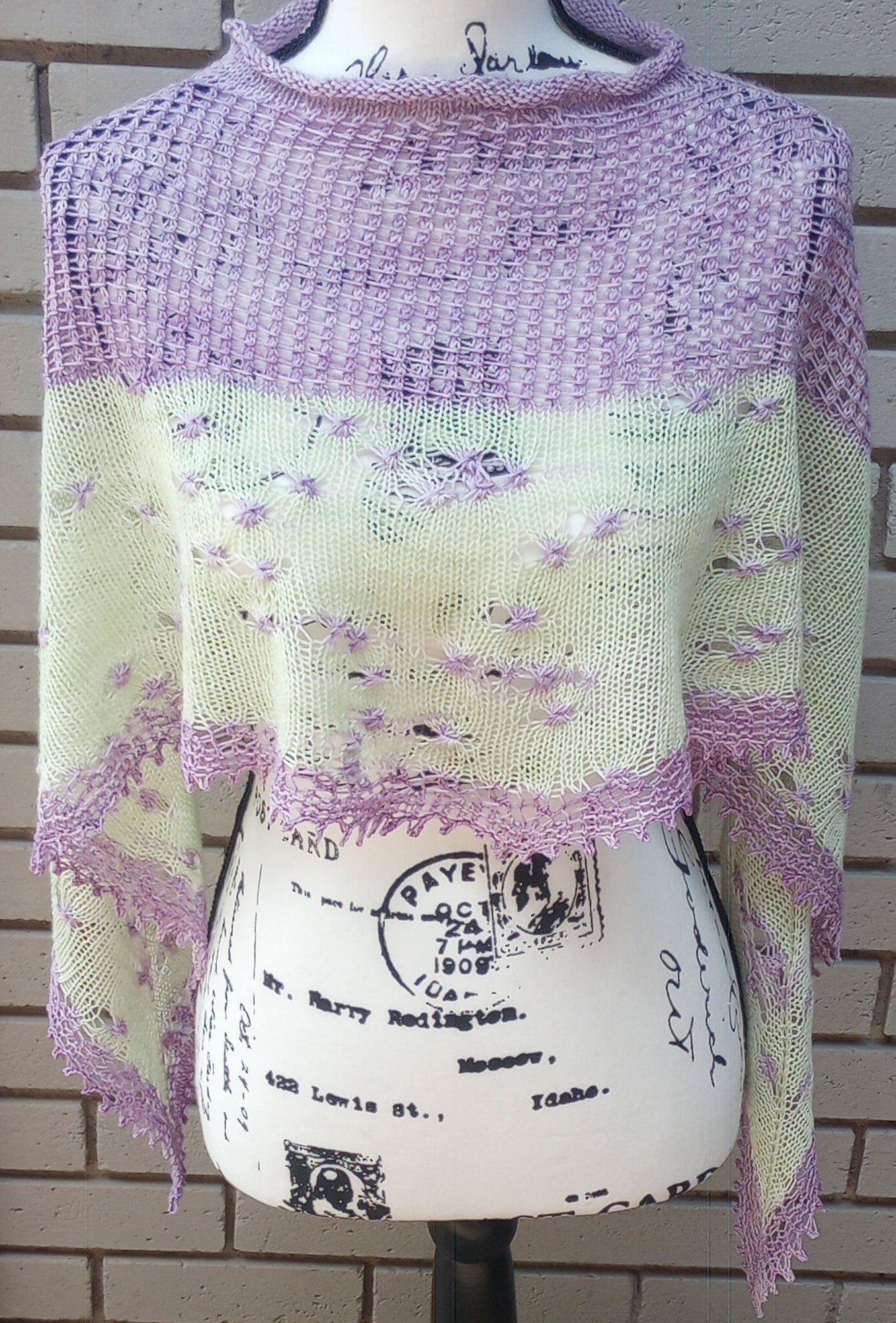 FIELD OF FLOWERS PONCHETTE - Knitting Pattern