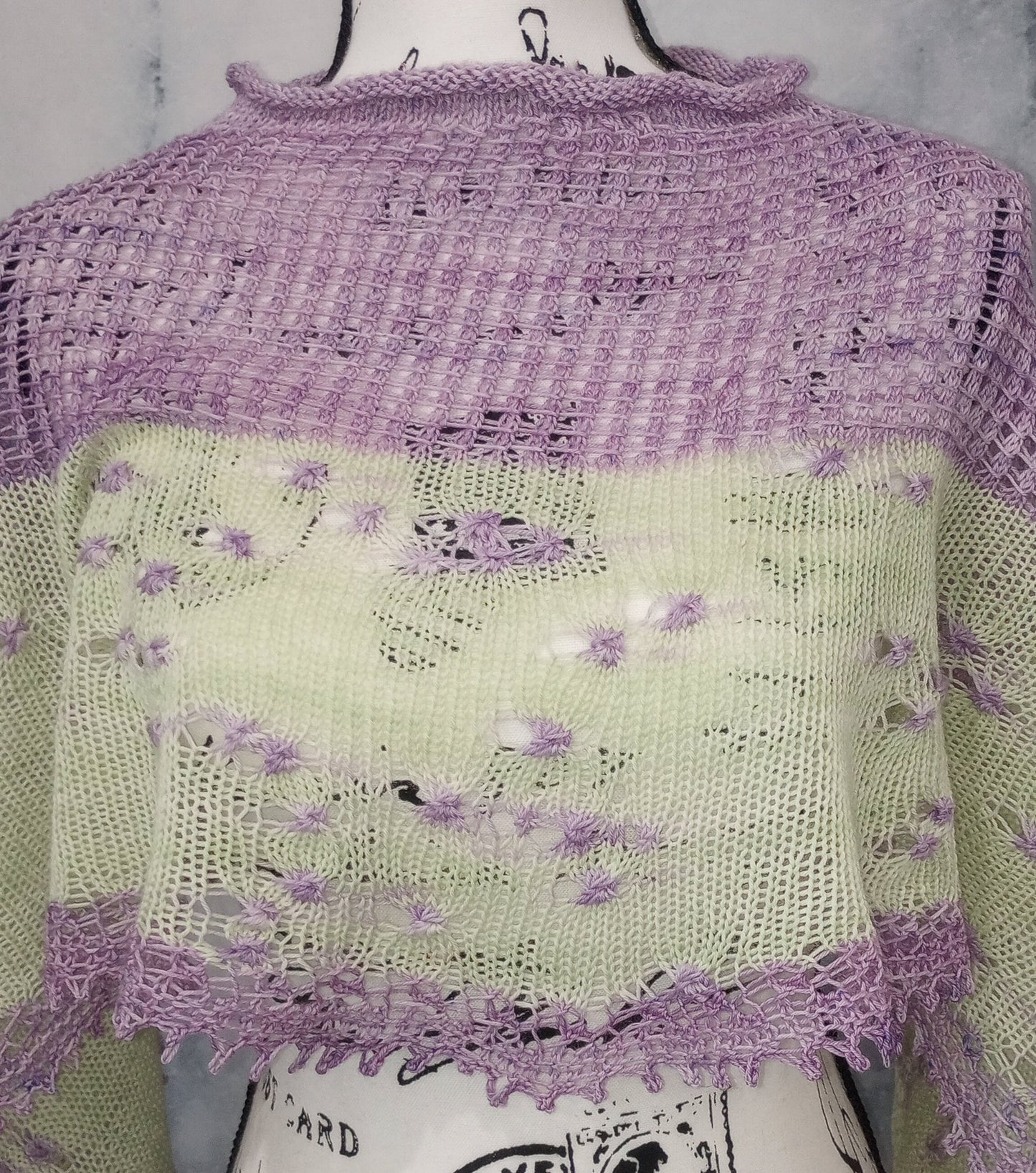 FIELD OF FLOWERS PONCHETTE - Knitting Pattern