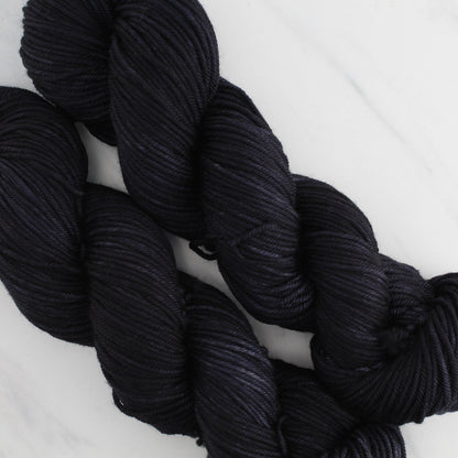 LITTLE BLACK DRESS on Squoosh Worsted - Semi-Solid Colorway