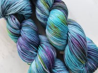 MONET'S CATHEDRAL Indie-Dyed Yarn on Cashmere Sock - Purple Lamb