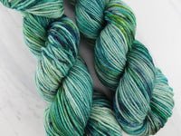 THE HANDS OF THE KING Hand-Dyed Yarn on Wonderful Worsted - Purple Lamb