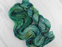THE HANDS OF THE KING Hand-Dyed Yarn on Wonderful Worsted - Purple Lamb